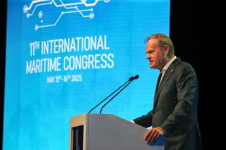 Tusk: Polska bandera po ponad 20 latach wróci na polskie statki