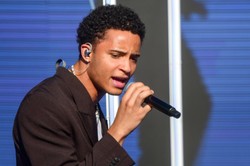 John Godson był posłem, wrócił do Nigerii. Jego syn jest gwiazdą w Opolu