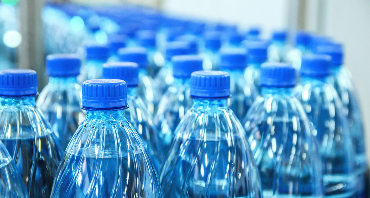 Nie taki diabeł straszny...? Czy woda butelkowana ma negatywny wpływ na  nasze zdrowie?