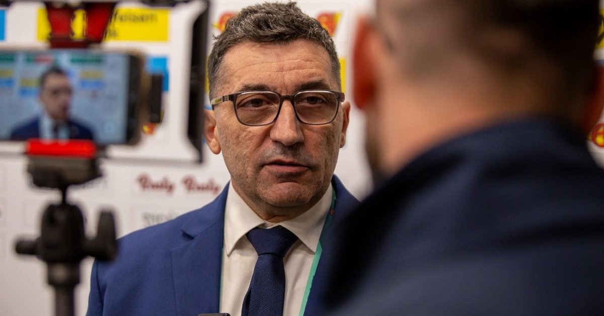 Od dawna to powtarza. Obrońcy nie grają w klubie, to jest ogromny problem