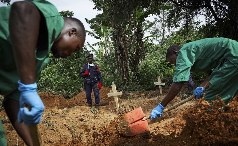 FALA EPIDEMICZNA WIRUSA EBOLA W AFRYCE