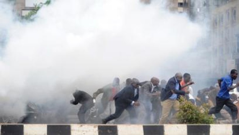 Police fire teargas to disperse crowd during a past protest. DP William Ruto supporters lobbed with teargas during protests in Kabarnet, Baringo County