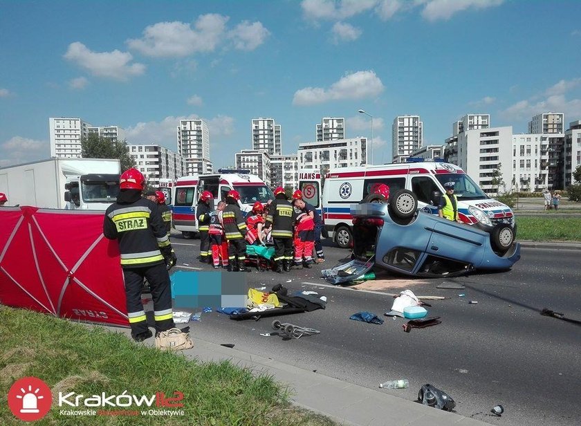 Tragiczny wypadek w Krakowie. Motocyklista zderzył się z seicento