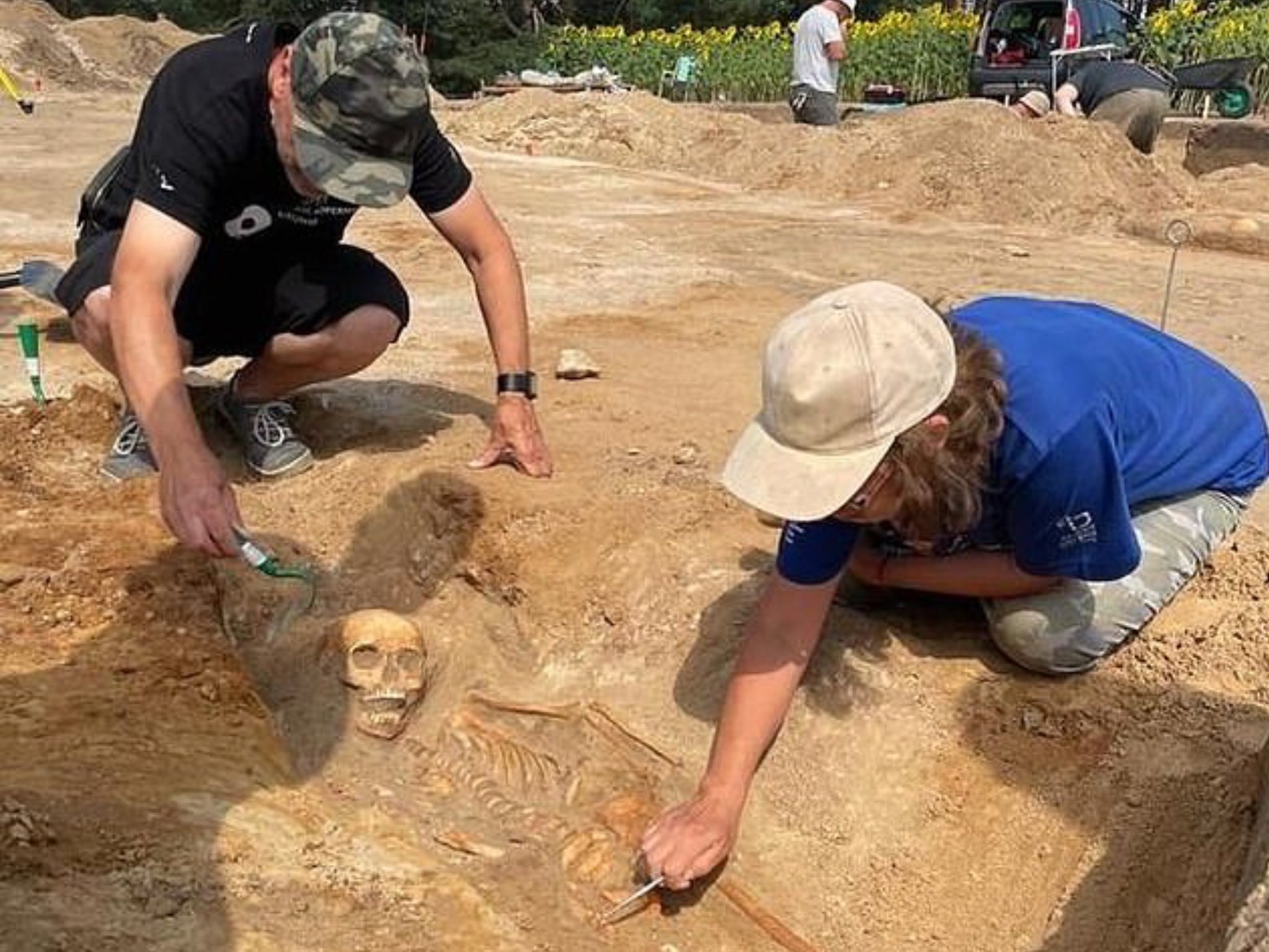 Archeológovia objavili hrob upírskeho dieťaťa.