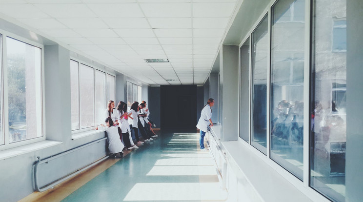 A járvány miatt elmaradt kórházi műtétek 80 százalékát már behozták az egészségügyi intézmények. / Illusztráció: Pexels