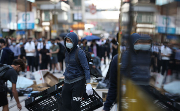 Policja postrzeliła demonstranta w Hongkongu. Mężczyzna jest w stanie krytycznym