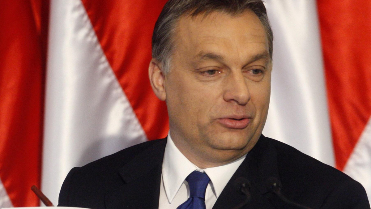 Minister ds. europejskich Mikołaj Dowgielewicz powiedział PAP, że Polska jest solidarna z węgierską prezydencją w UE, bo nie ma w Unii lepszych i gorszych członków. Jednocześnie zastrzegł, że polski rząd będzie się wypowiadać ws. węgierskiego prawa prasowego dopiero wtedy, gdy oceni je KE.
