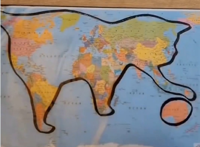 Svet izgleda kao velika mačka koja se igra sa Australijom