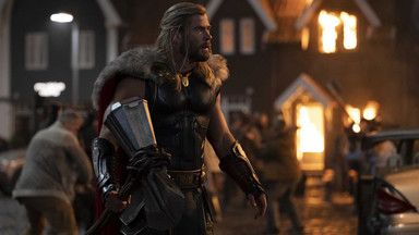 Chris Hemsworth wszechmogący – miłość i grom w Hollywood?