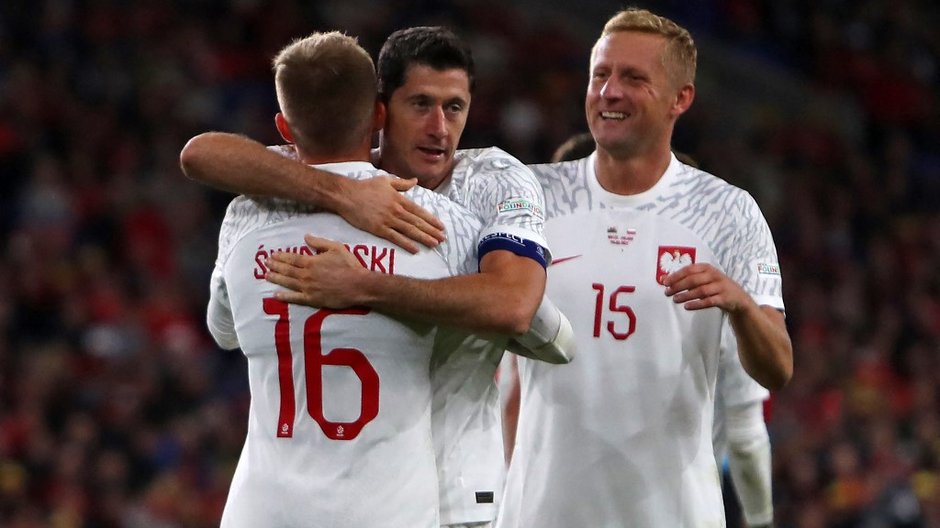 Karol Świderski, Robert Lewandowski i Kamil Glik w meczu z Walią 25 września 2022 r.