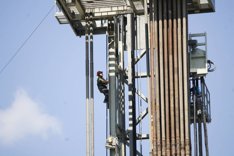 W KLUKOWEJ HUCIE FIRMA BNK Petroleum Inc ROZPOCZĘŁA TESTOWY ODWIERT W POSZUKIWANIU GAZU ŁUPKOWEGO ODWIERT BĘDZIE SIĘGAŁ NA OK 4000 METRÓW.