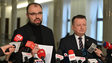 PiS wnosi projekty uchwał do Sejmu. Oskarża rząd o "zamach stanu"