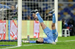 Koszmar polskiego bramkarza w Lidze Mistrzów. Kochalski aż sześć razy wyciągał piłkę z siatki