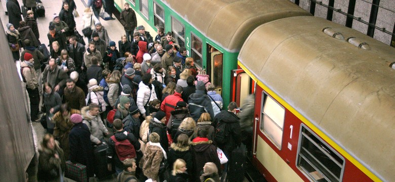 Jedziesz pociągiem na stojąco? Złóż donos na PKP!