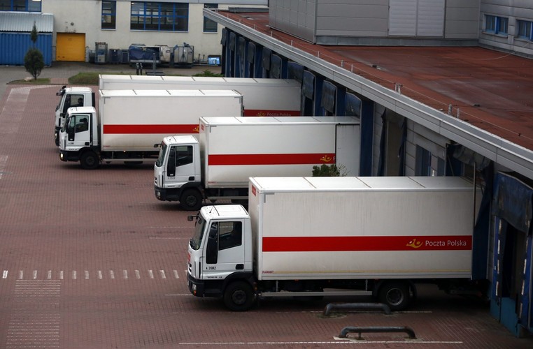 Warszawskie maszyny sortujące są częścią inwestycji wartej 48 mln zł w ramach której Poczta Polska uruchamia maszyny do sortowania listów w kilku miastach.  (zuz) PAP/Tomasz Gzell