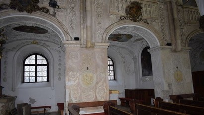 Bedrogozva verte szét a templom berendezését egy soproni férfi – Fotók a pusztításról