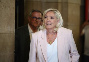 Marin Le Pen dolazi na sud u Parizu 7. jula