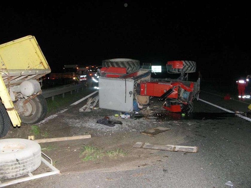 Makabryczny wypadek! Jedna osoba ne żyje. FOTO