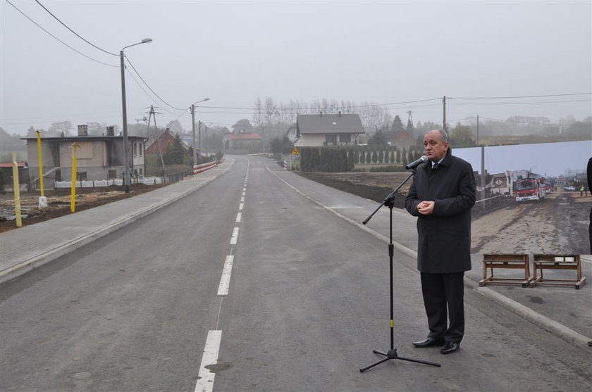 Otwarto odbudowaną drogę w Jankowie Przygodzkim