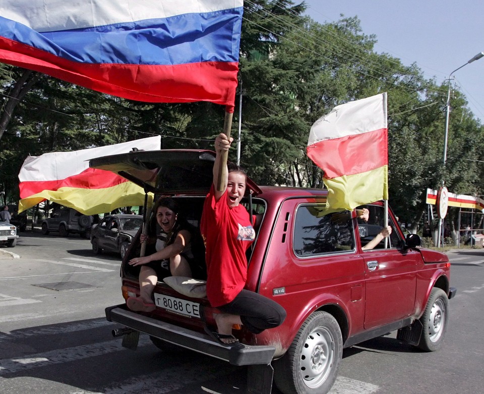 GRUZJA ROSJA OSETIA POŁUDNIOWA NIEPODLEGŁOŚĆ RADOŚĆ