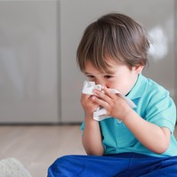 Ezek lehetnek az elhúzódó orrfolyás okai gyerekeknél