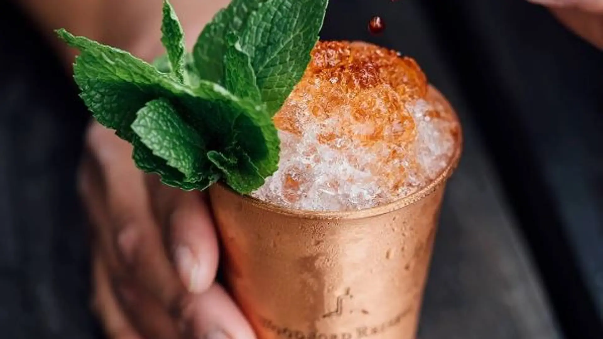 Nie pij Moscow Mule z miedzianego kubka. Popularny drink z Instagrama może ci zaszkodzić