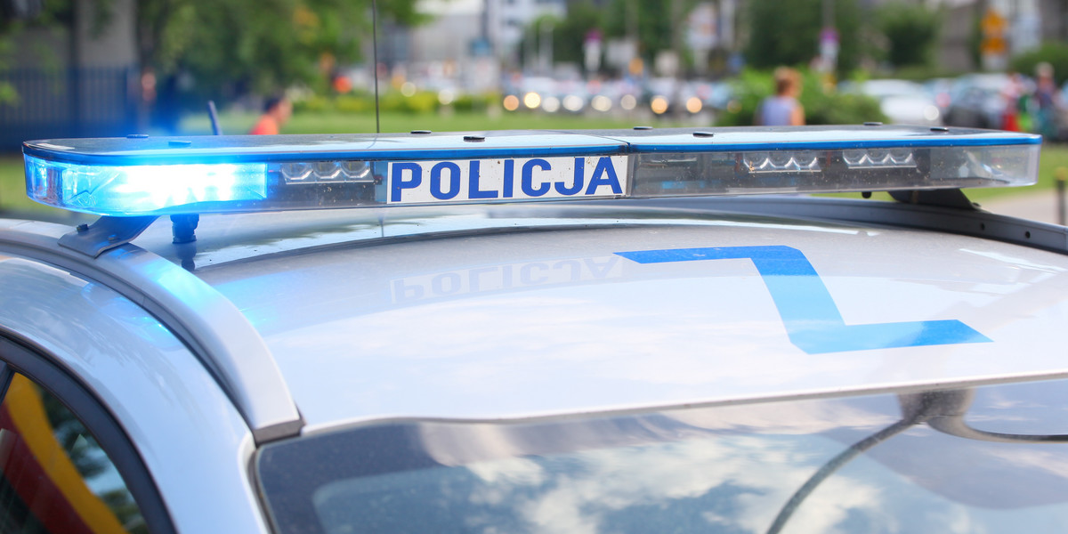 Policja interweniowała w Ryczywole, gdzie podpalił się młody mężczyzna.