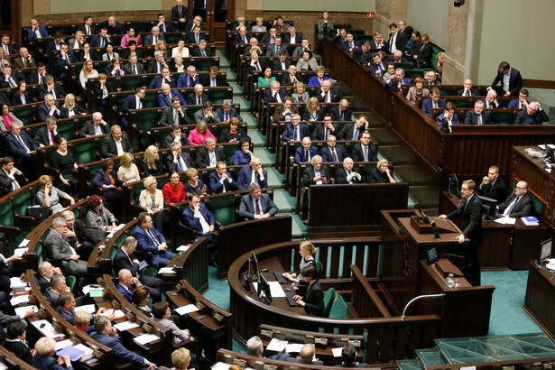 Widok na salę plenarną podczas ostatniego dnia 8. posiedzenia Sejmu, 15 bm.