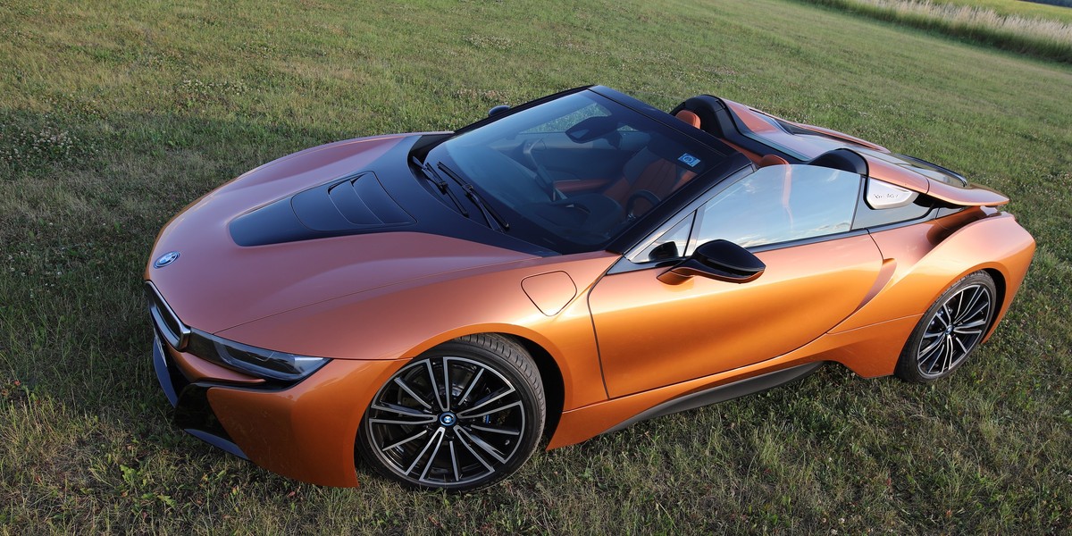  BMW i8 Roadster to pomost między starą, dobrą motoryzacją a cichą, elektryczną nowoczesnością