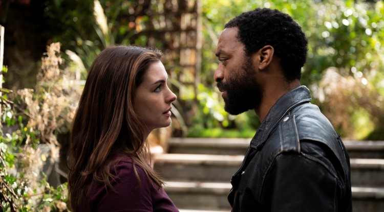 Anne Hathaway és Chiwetel Ejiofor a Karantén Melóban (Locked Down)