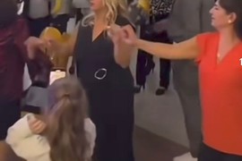 Snimak sa srpske svadbe je NAJVEĆI ŠOK IKAD! Prizor iza žene u crnoj haljini SKAMENIO JE CELU NACIJU: Srbi prvo ZANEMELI, PA PRASNULI U SMEH