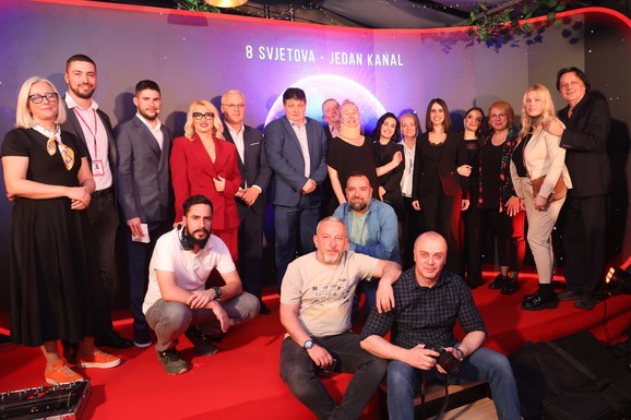 (FOTO) NOĆ ZA PAMĆENJE EuroBlic/Srpskainfo spojio vlast i opoziciju, a noć pretvorio u GLAMUROZNI SPEKTAKL