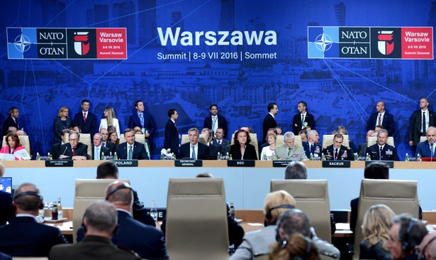 Szczyt zaczął się w piątek po południu na Stadionie PGE Narodowym w Warszawie, a skończył w sobotę późnym popołudniem. Wzięło w nim udział 61 delegacji, w tym 18 prezydentów i 21 premierów.