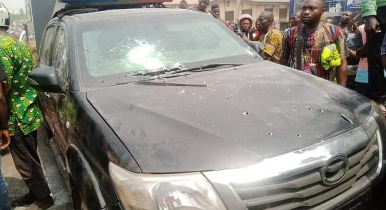 Anxiety grips Ibadan residents as armed robbers attack bullion van in traffic. [Punch]