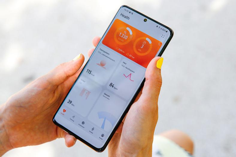 Do konfiguracji Huawei Watch 3 potrzebna jest aplikacja Huawei Health z App Store (iOS) albo Huawei App Gallery (Android) 