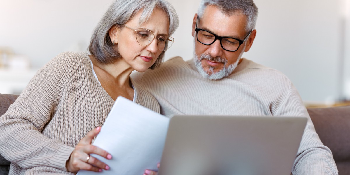 Senior w sieci, czyli laptopy idealne dla nowoczesnych dziadków