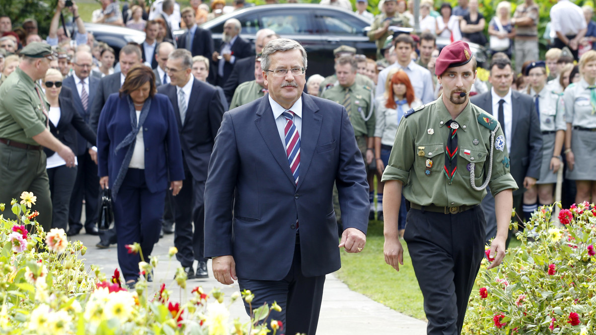 - Należy oddać hołd tym, którzy mieli odwagę i determinację w walce o wolność Polski do końca i w walce o polski Śląsk - mówił prezydent Bronisław Komorowski pod Wieżą Spadochronową w Katowicach, podczas obchodów 72. rocznicy wybuchu II wojny światowej.