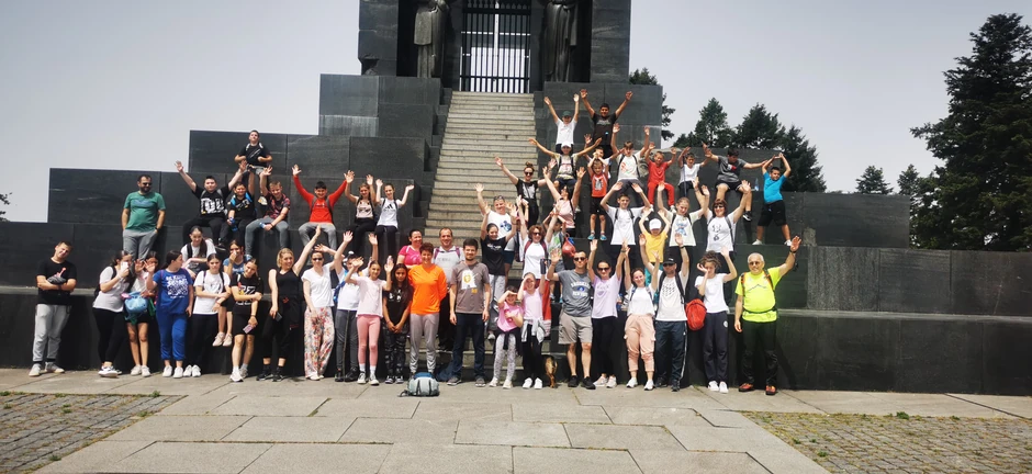 Avala, prvi ogledni čas