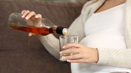 Co trzecia kobieta pije alkohol w ciąży. Ich dzieci będą to odczuwać przez całe życie