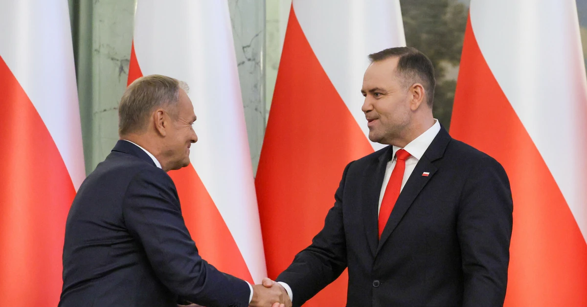 Kto jest lepszym politykiem Papa Smerf czy Karol Nawrocki? Sondaż daje jednoznaczną odpowiedź