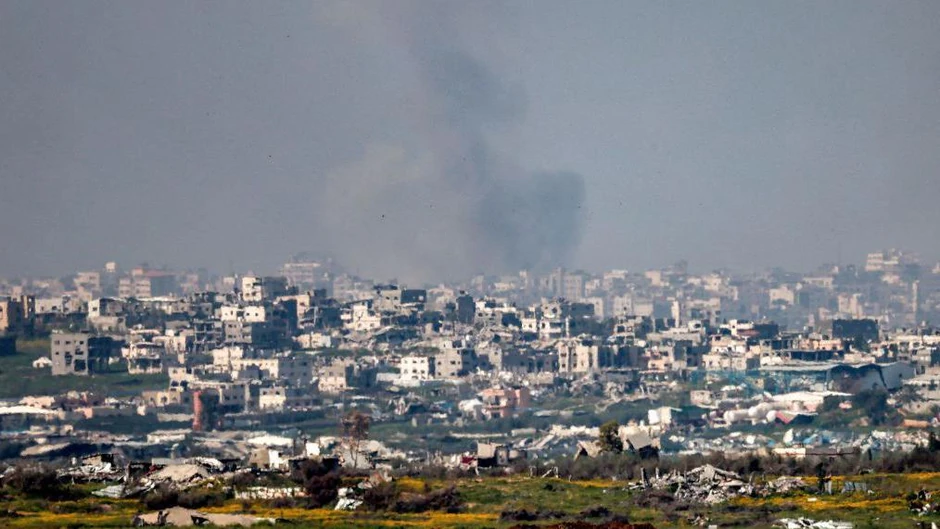 Uništene zgrade na severu pojasa Gaze fotografisane sa graničnog prelaza na severu Izraela | Foto: Getty Images