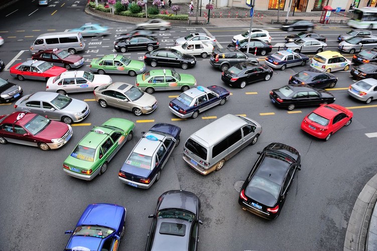 Na rynkach rozwijających się szykuje się motoryzacyjny boom. Z prognoz Goldmana wynika, że w 2025 roku w Chinach będzie jeździć 35 mln samochodów, a w Indiach – 7,4 mln.