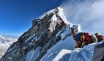 Mijali zamarznięte zwłoki w kolejce na Mount Everest