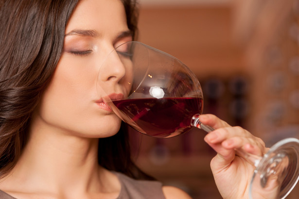 Czy czerwone wino przedłuża życie? Uczeni sprawdzili