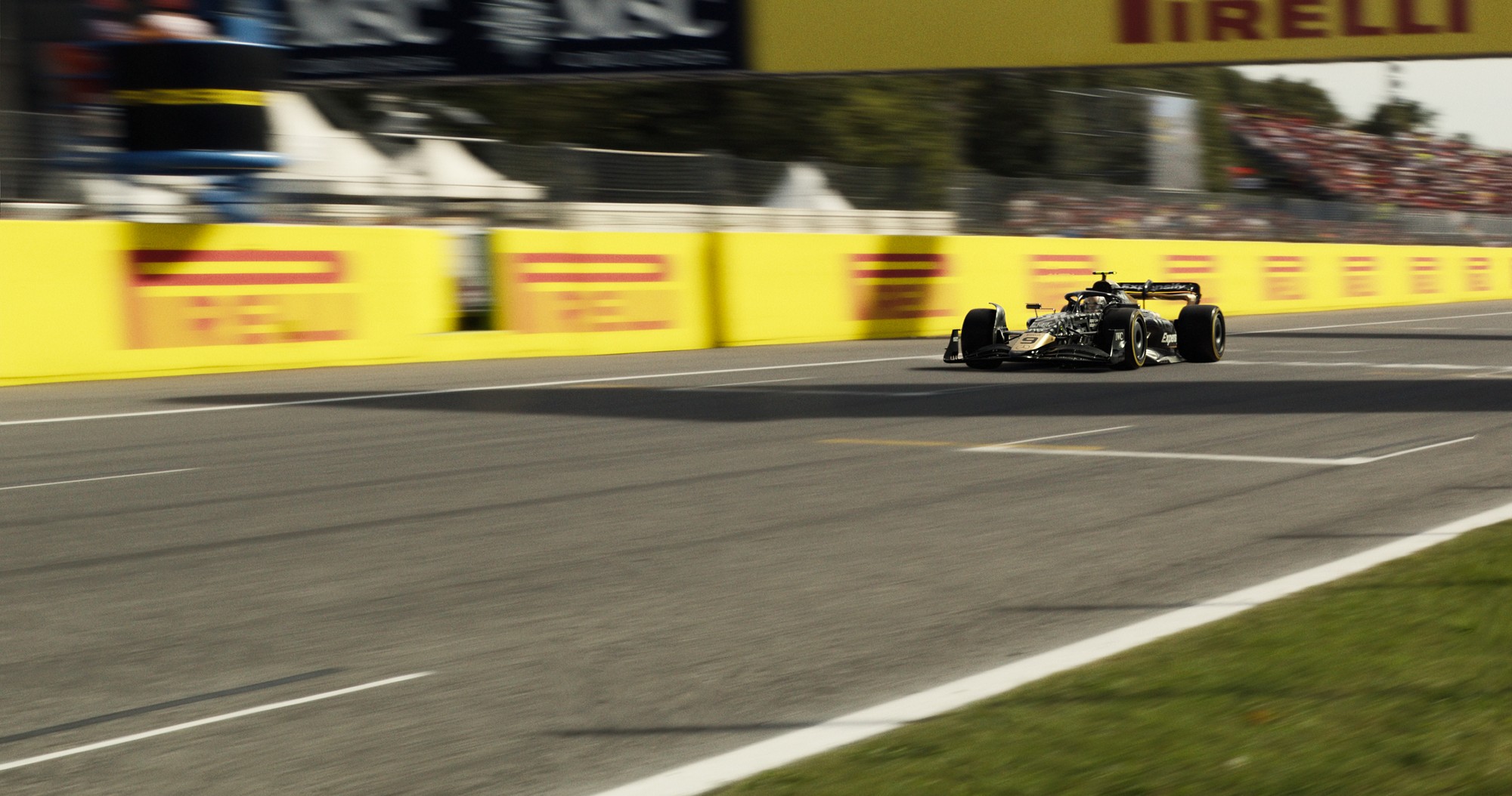 Záber z filmu F1 (F1: The Movie).