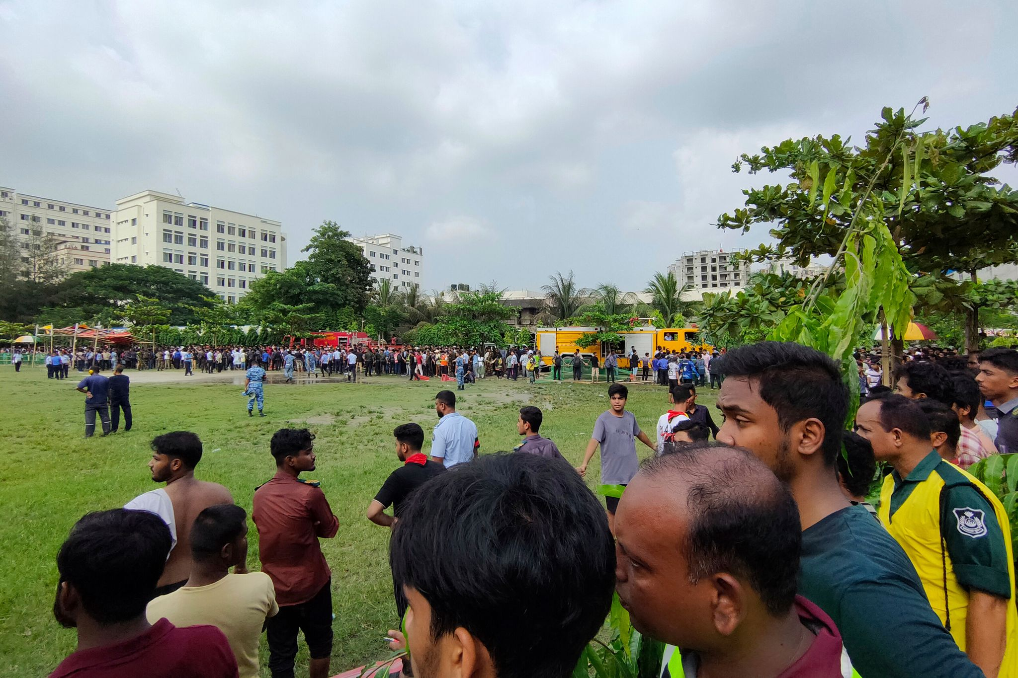 16 Tote bei Militärjet-Absturz auf Schule in Dhaka