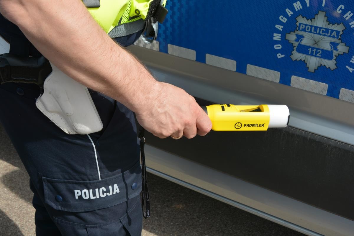 Kursant uczył się do egzaminu. Zatrzymała go policja, gdy je