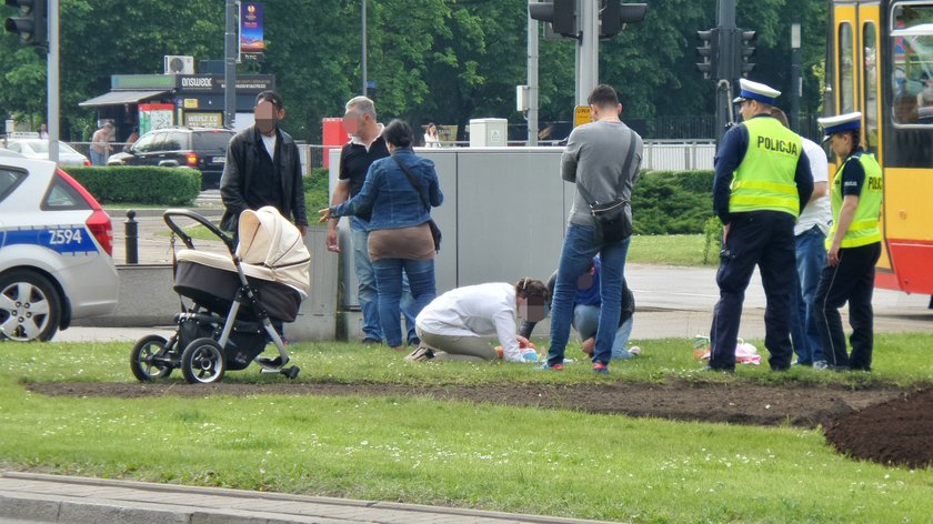 Samochód staranował wózek z dzieckiem