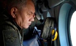 "Robocza wizyta" Szojgu na froncie. Radio Swoboda: Minister obrony był 80 km od linii walk