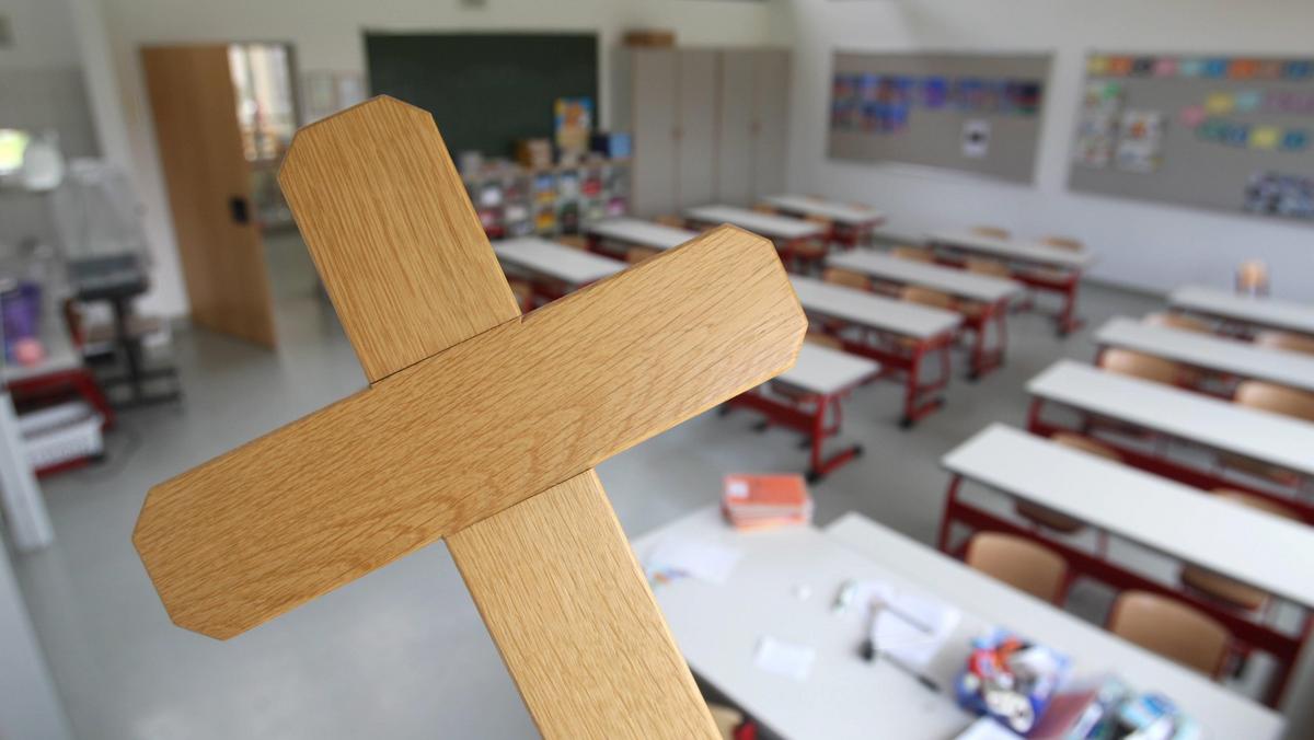 religia, krzyż, szkoła